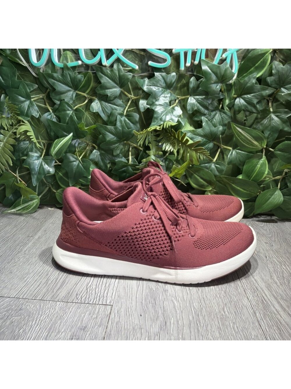 Kizik Lima Shoes Womens 8.5 Red Slip On Knit Comfort Hands Free Sneakers